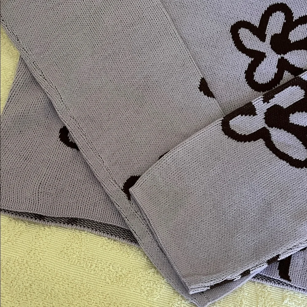 H&M | Sweater - Picture 3 of 3